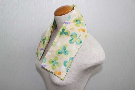 肩に乗せたイメージ横